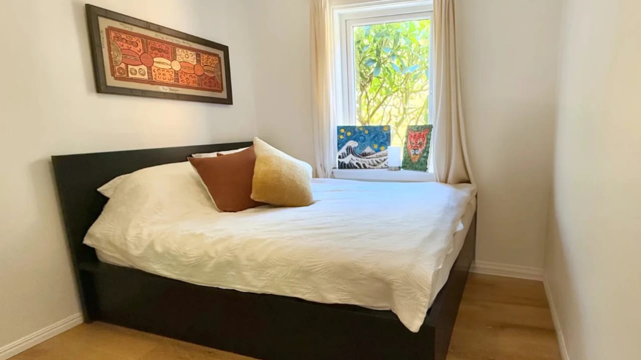 Furnished room in a flatshare