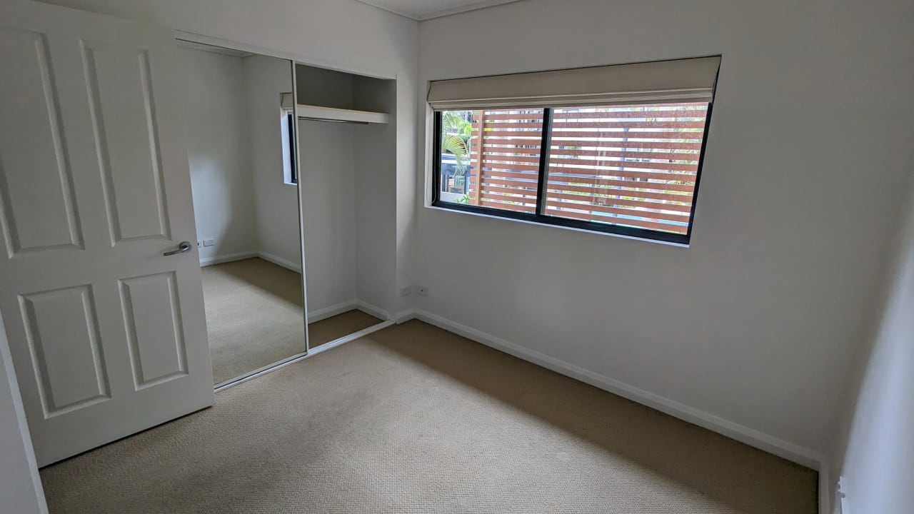 Unfurnished room in a flatshare