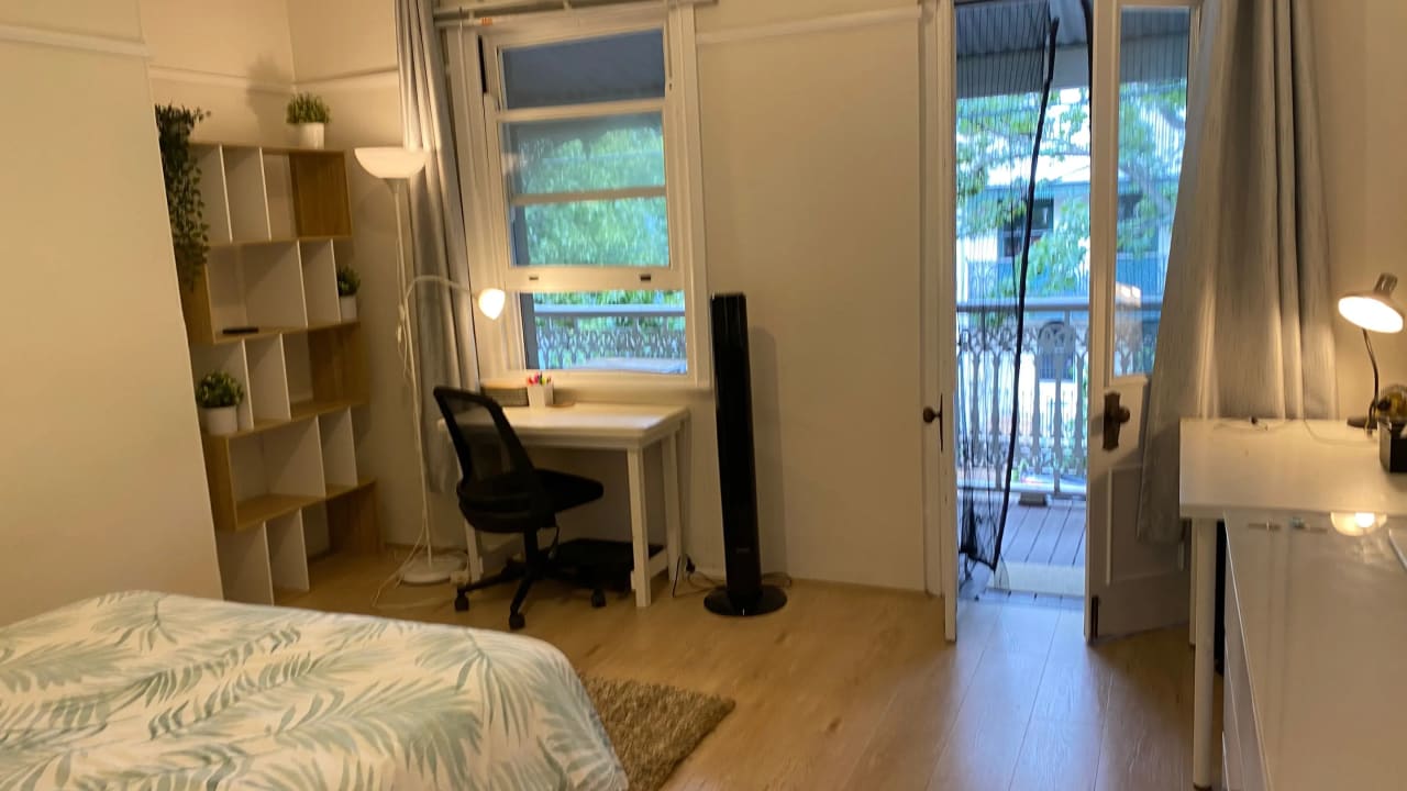 Furnished room in a share house