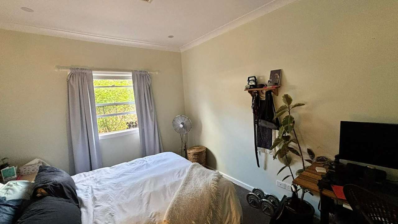 Room in a share house