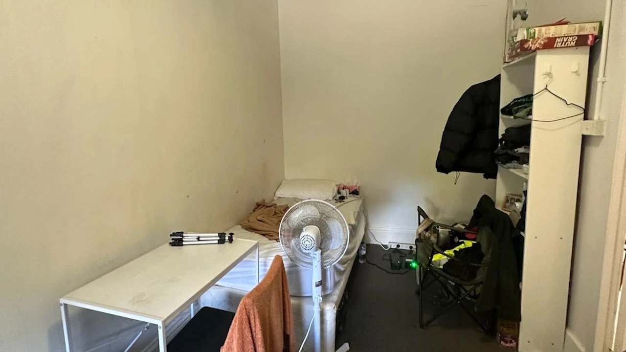 Furnished room in a flatshare