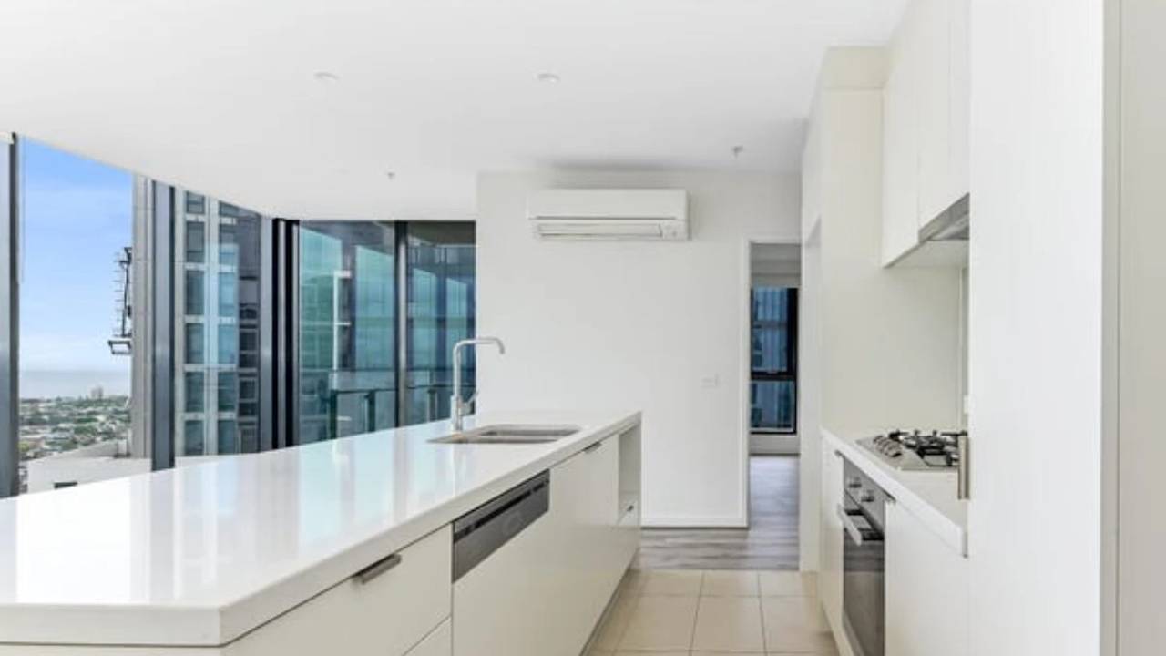 Furnished room with ensuite in a flatshare