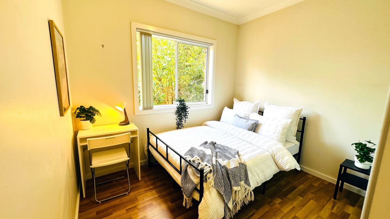 Furnished room in a flatshare