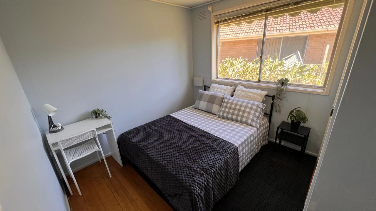 Furnished room in a flatshare