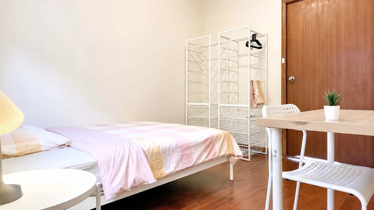 Furnished room in a share house