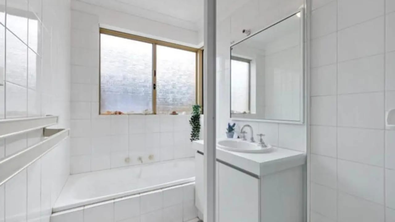 Unfurnished room in a share house