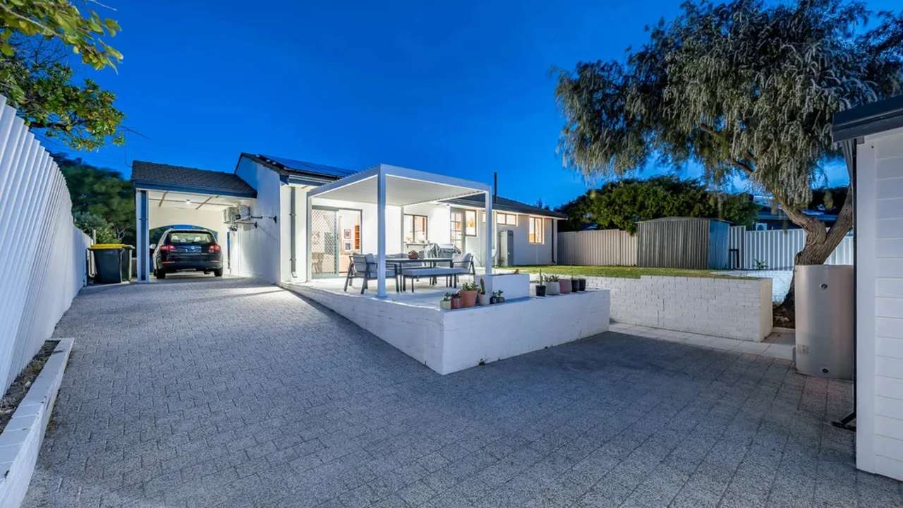 Whole property with 3 rooms for rent