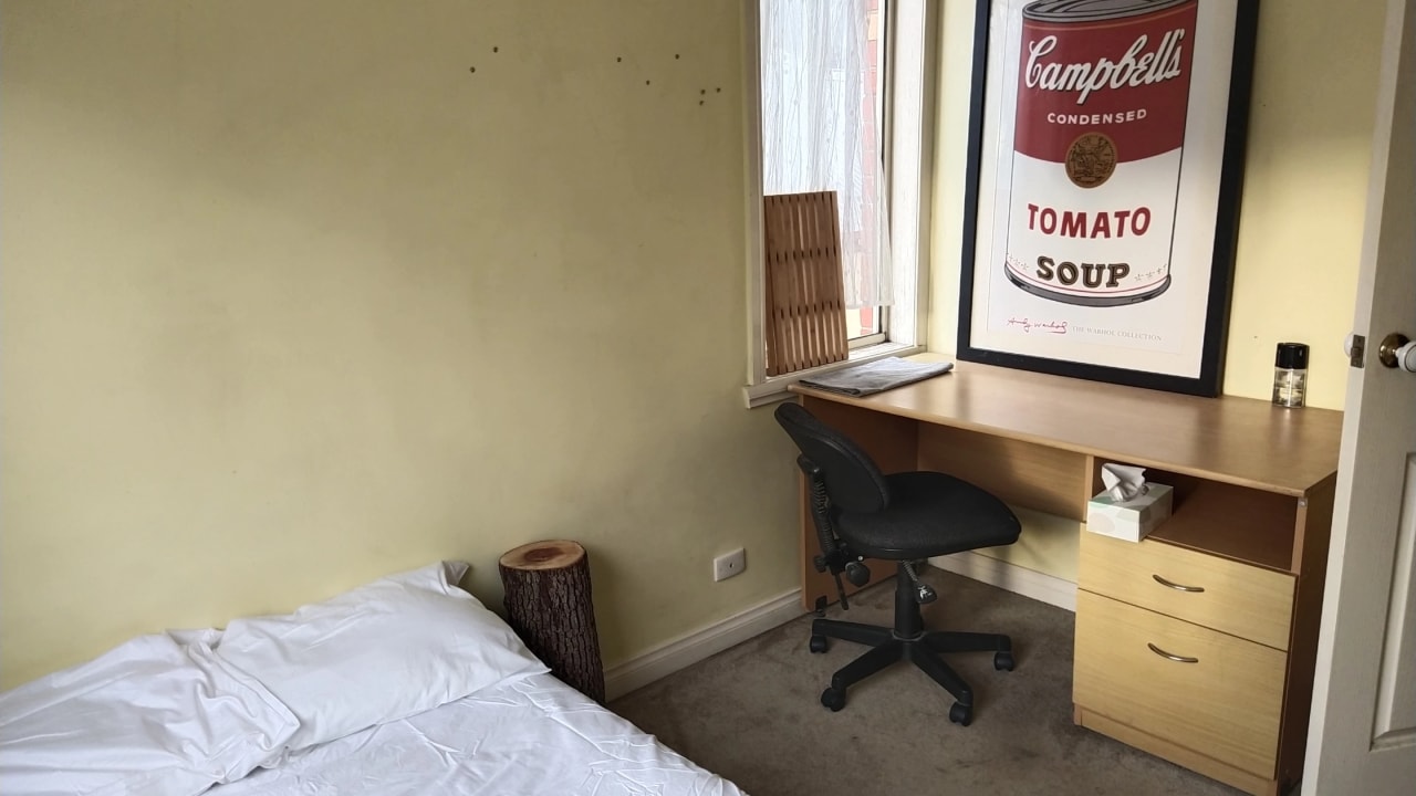 Room in a share house