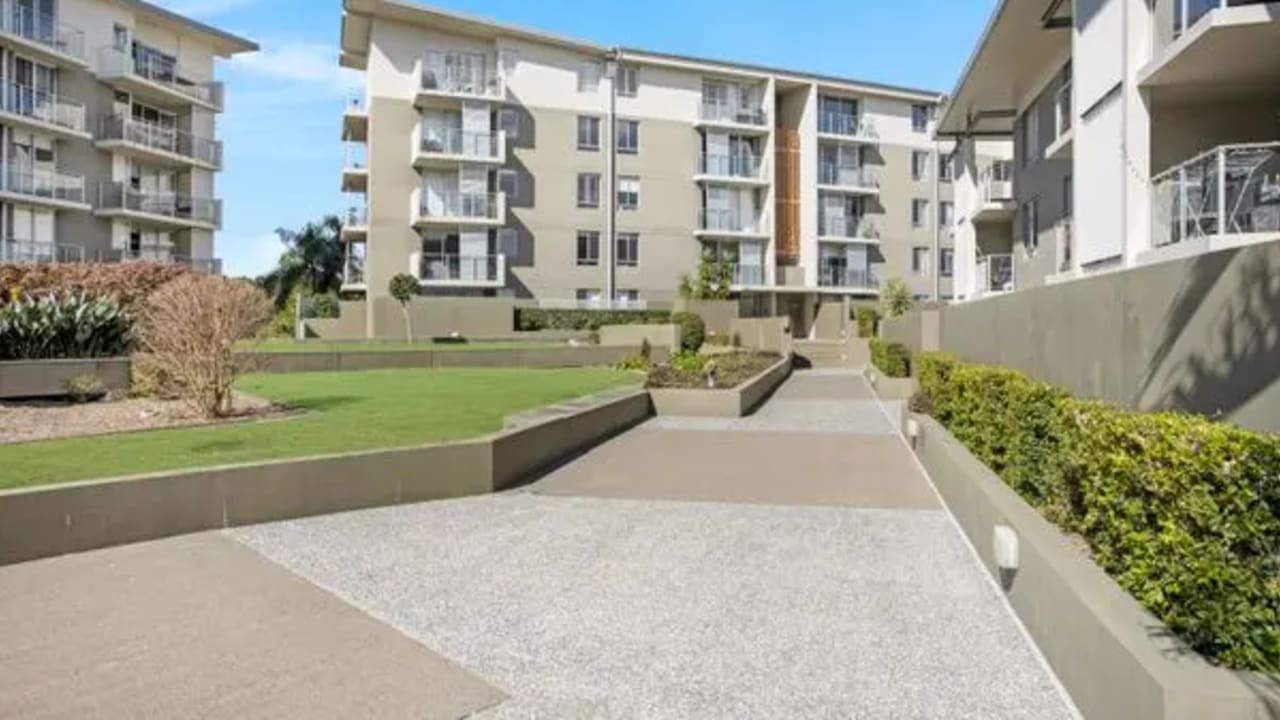 Furnished room with ensuite in a flatshare