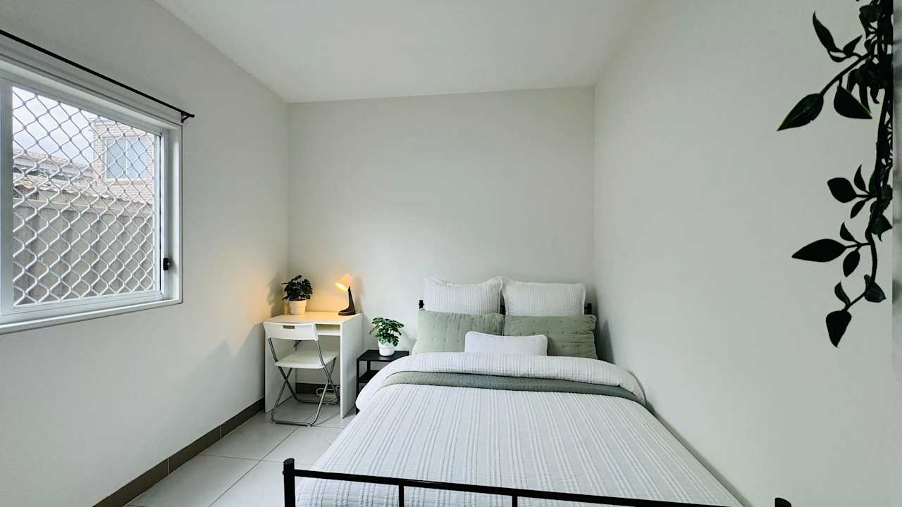 Furnished room in a flatshare