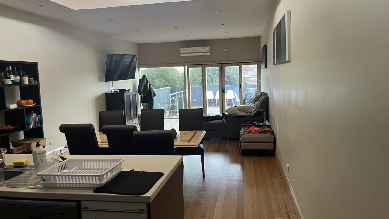 Furnished room in a flatshare