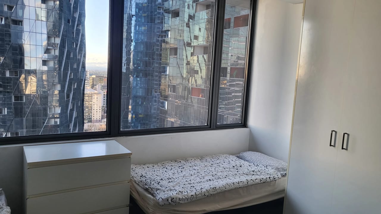 Furnished room with ensuite in a flatshare