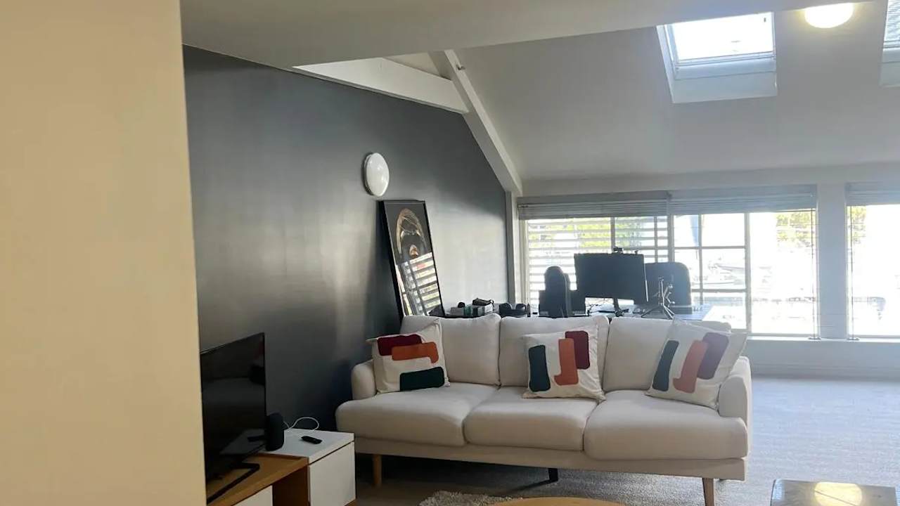 Whole property with 1 room for rent