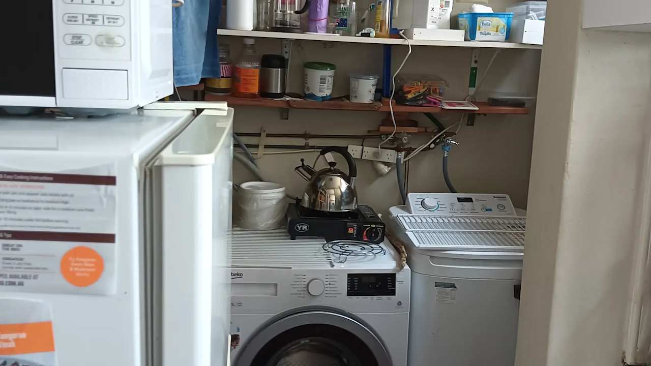 Furnished room in a flatshare