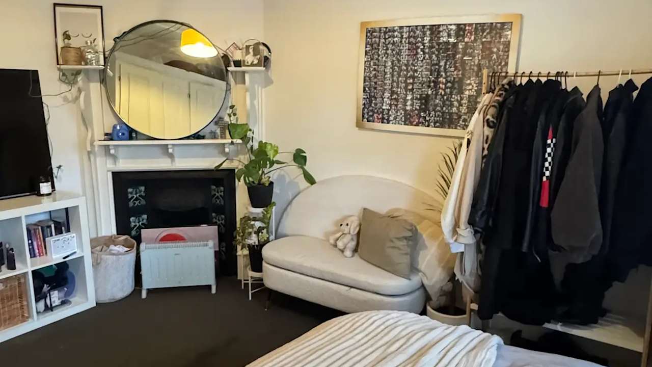 Room in a share house