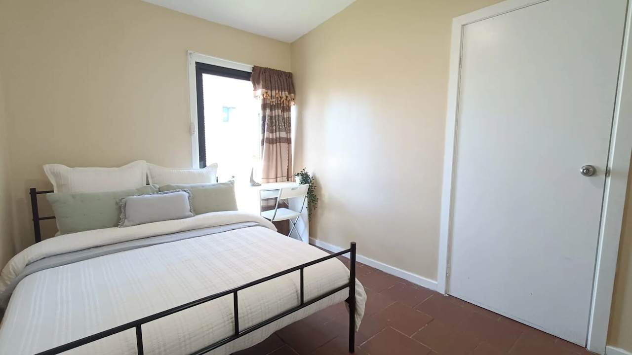 Furnished room in a share house
