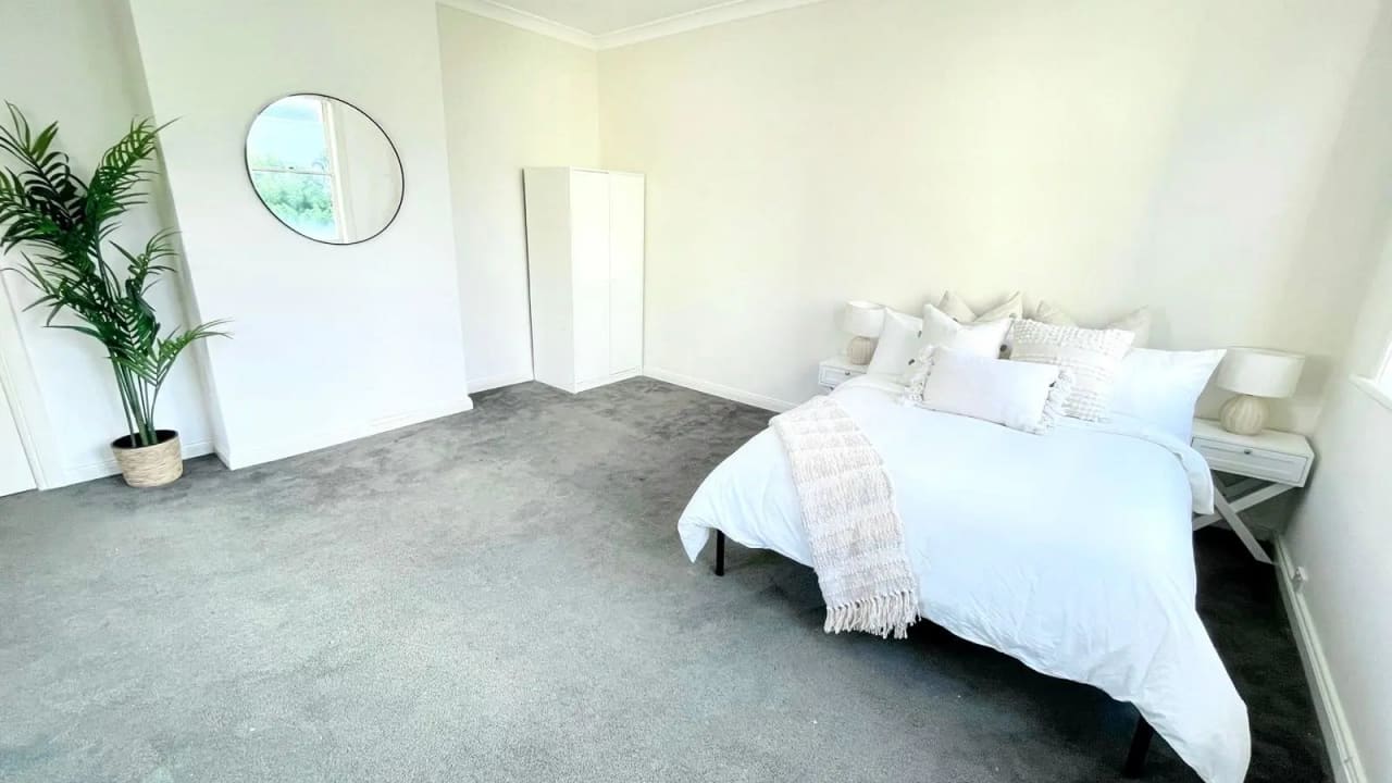 Room in a share house