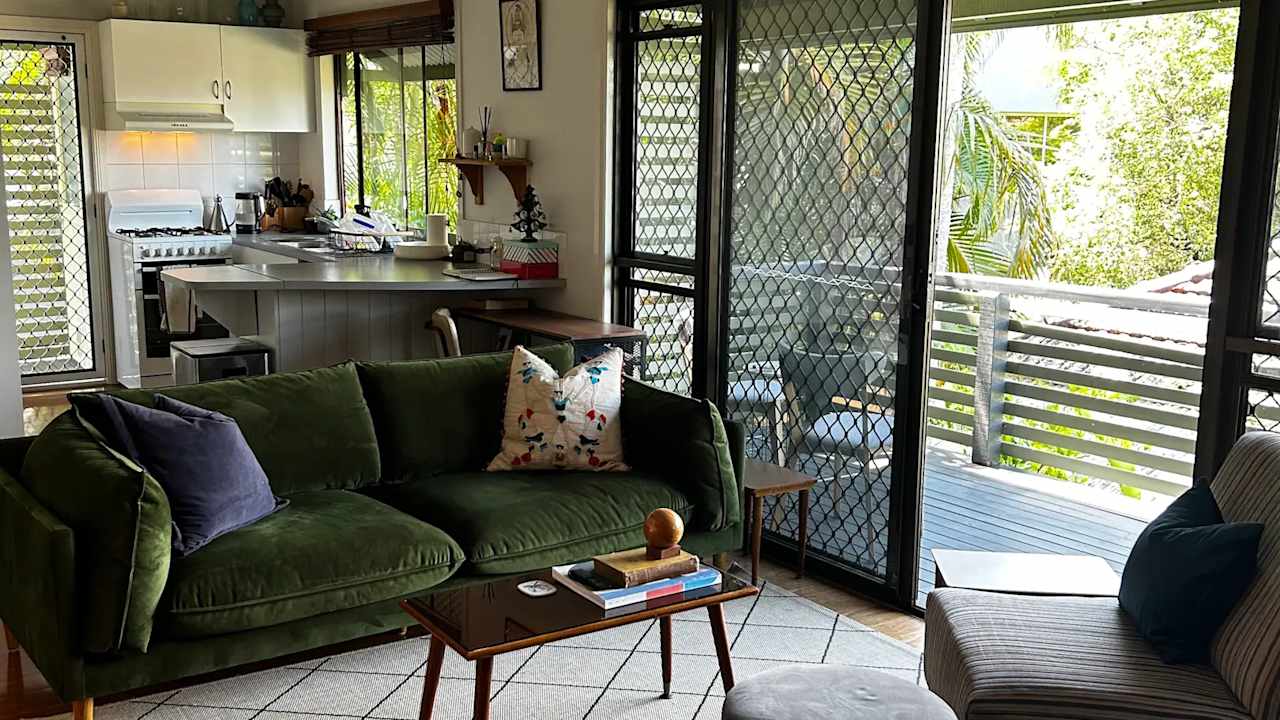 Furnished room in a flatshare