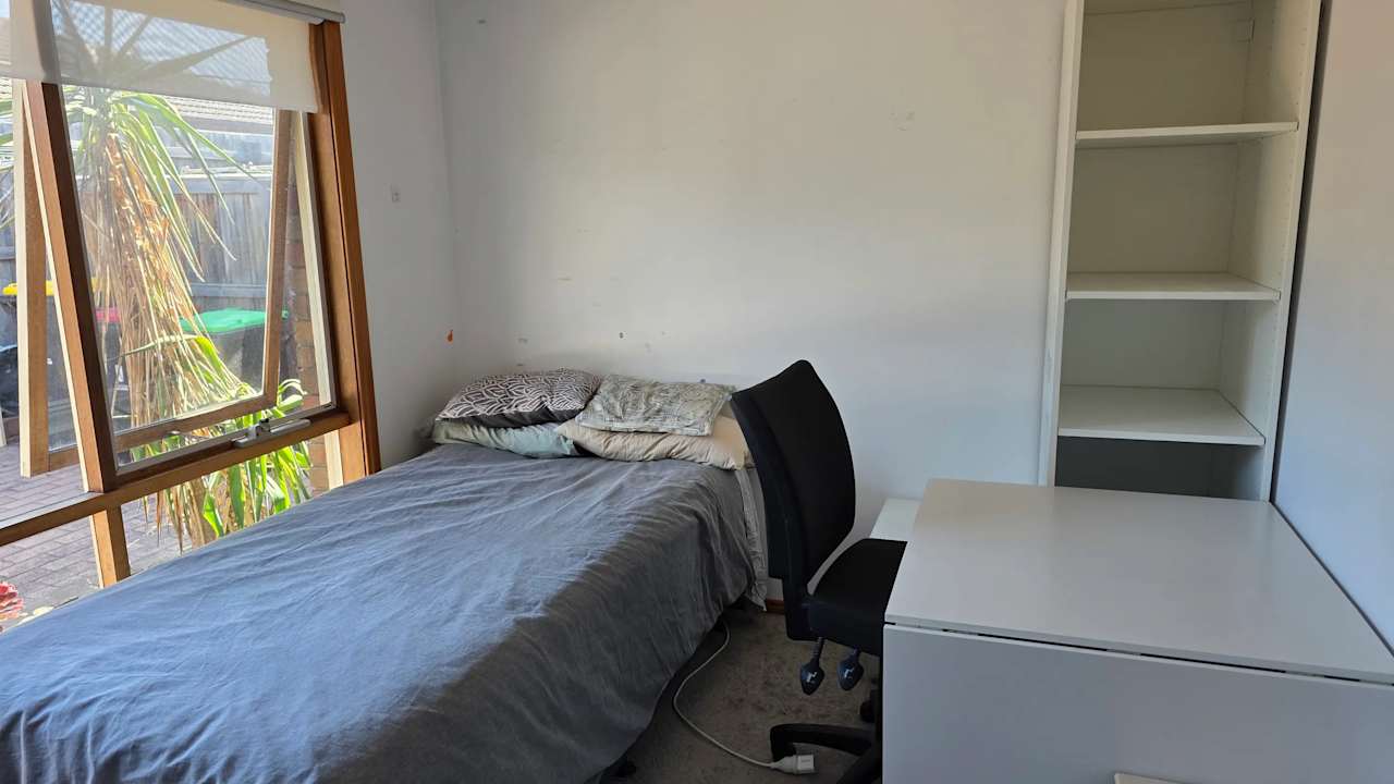 Room in a share house