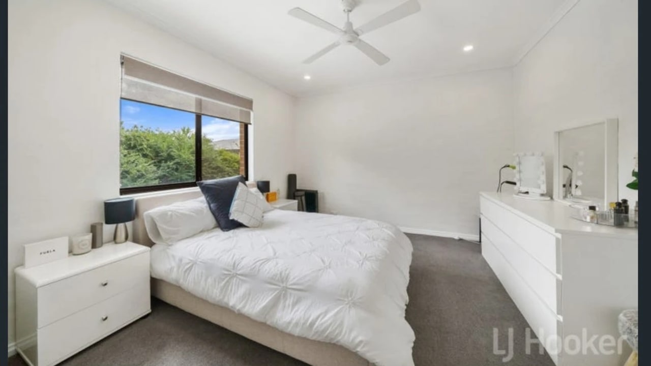 Room in a share house