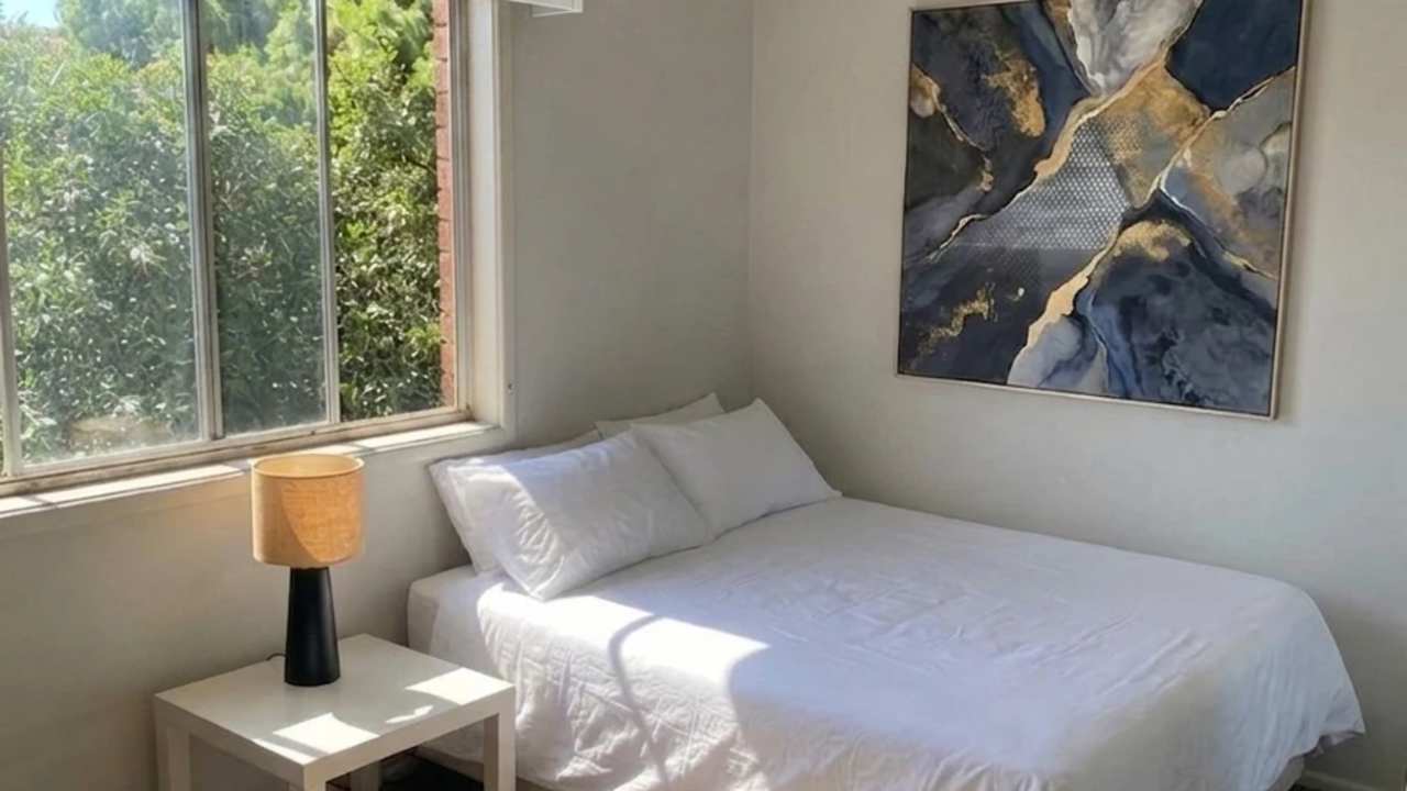 Furnished room in a flatshare