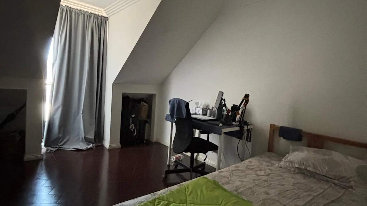 Furnished room in a share house