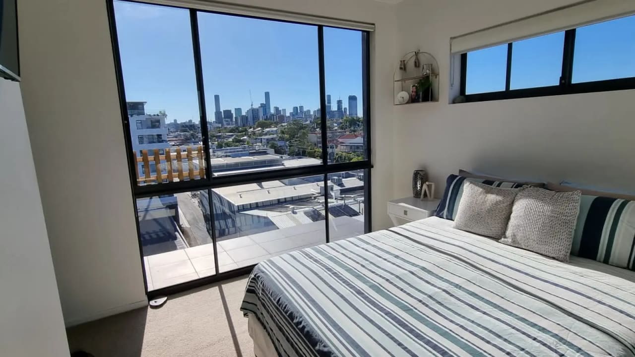 Furnished room with ensuite in a flatshare