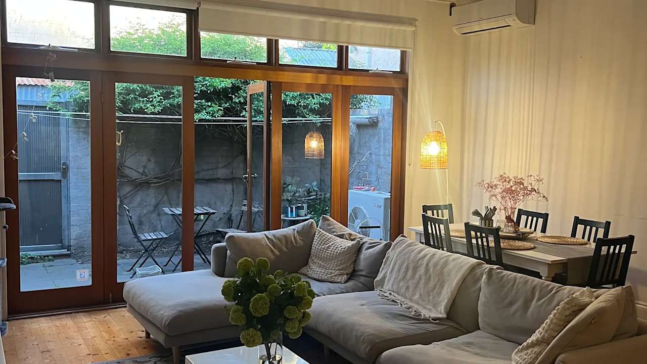 Room in a share house