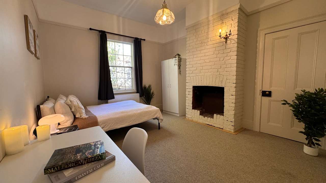 Furnished room in a share house