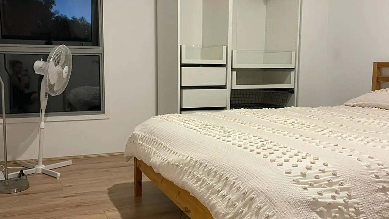 Room in a share house