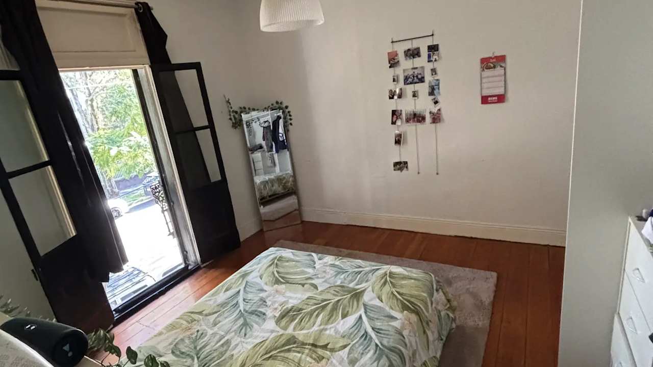 Room in a share house