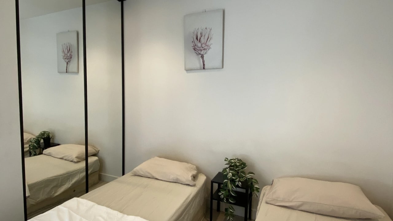 Furnished room in a flatshare