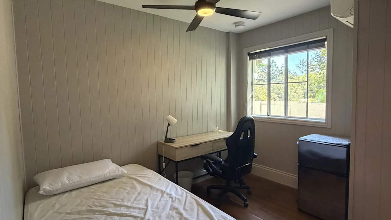 Furnished room in a share house