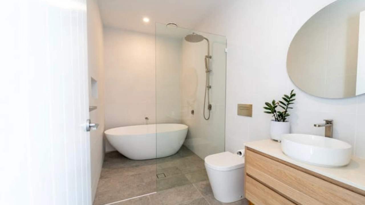 Furnished room with own bathroom