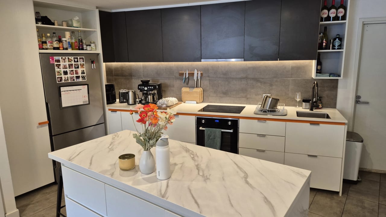 Furnished room with ensuite in a flatshare