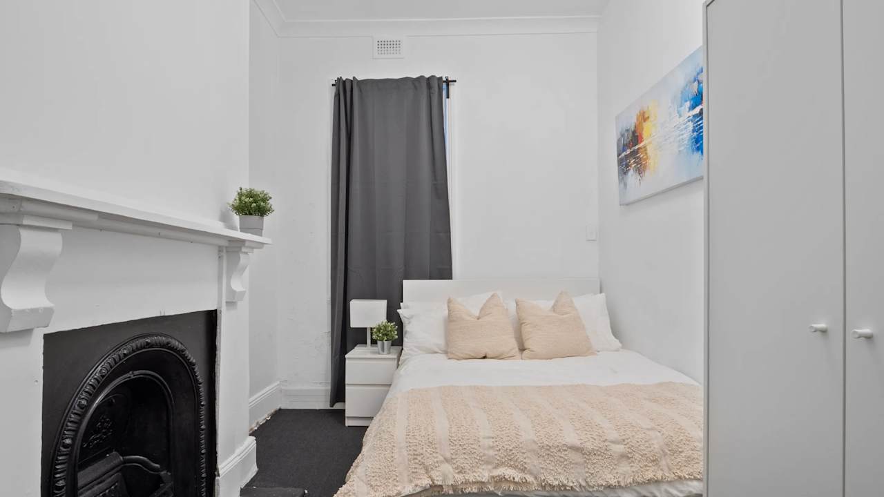 Furnished room in a share house