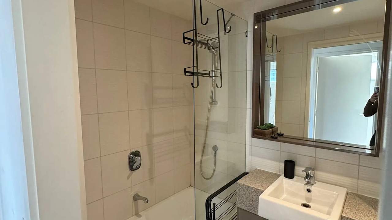 Furnished room with ensuite in a flatshare