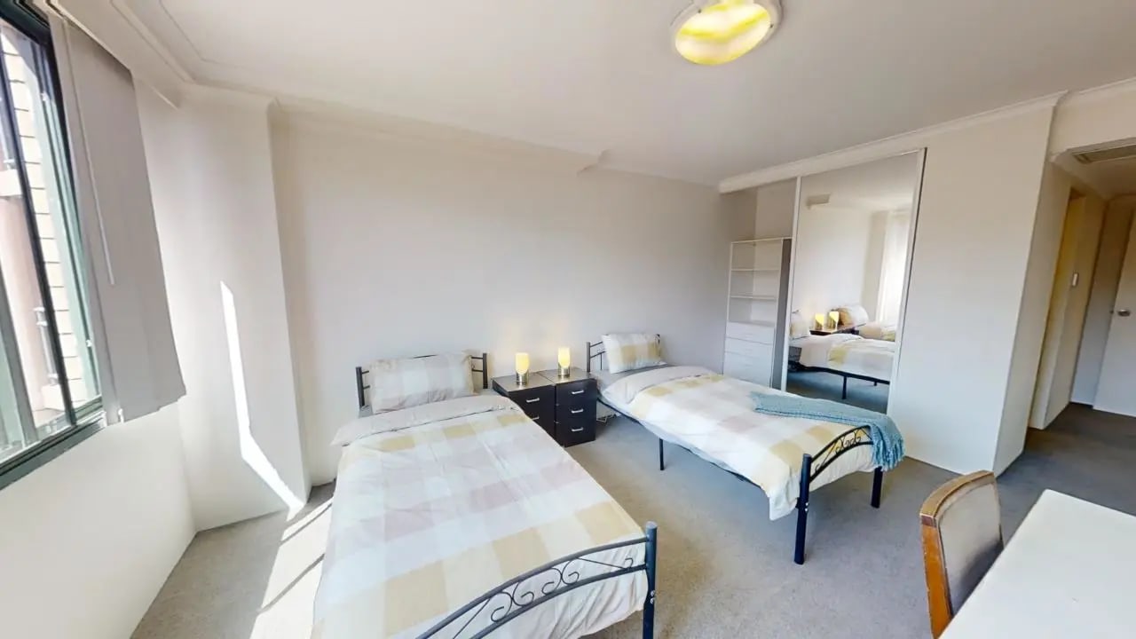 Furnished room in a flatshare