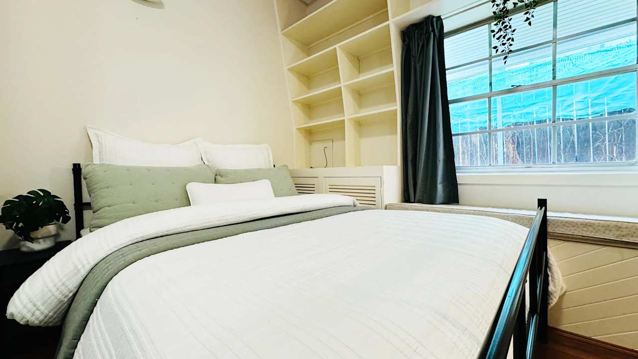 Furnished room in a flatshare