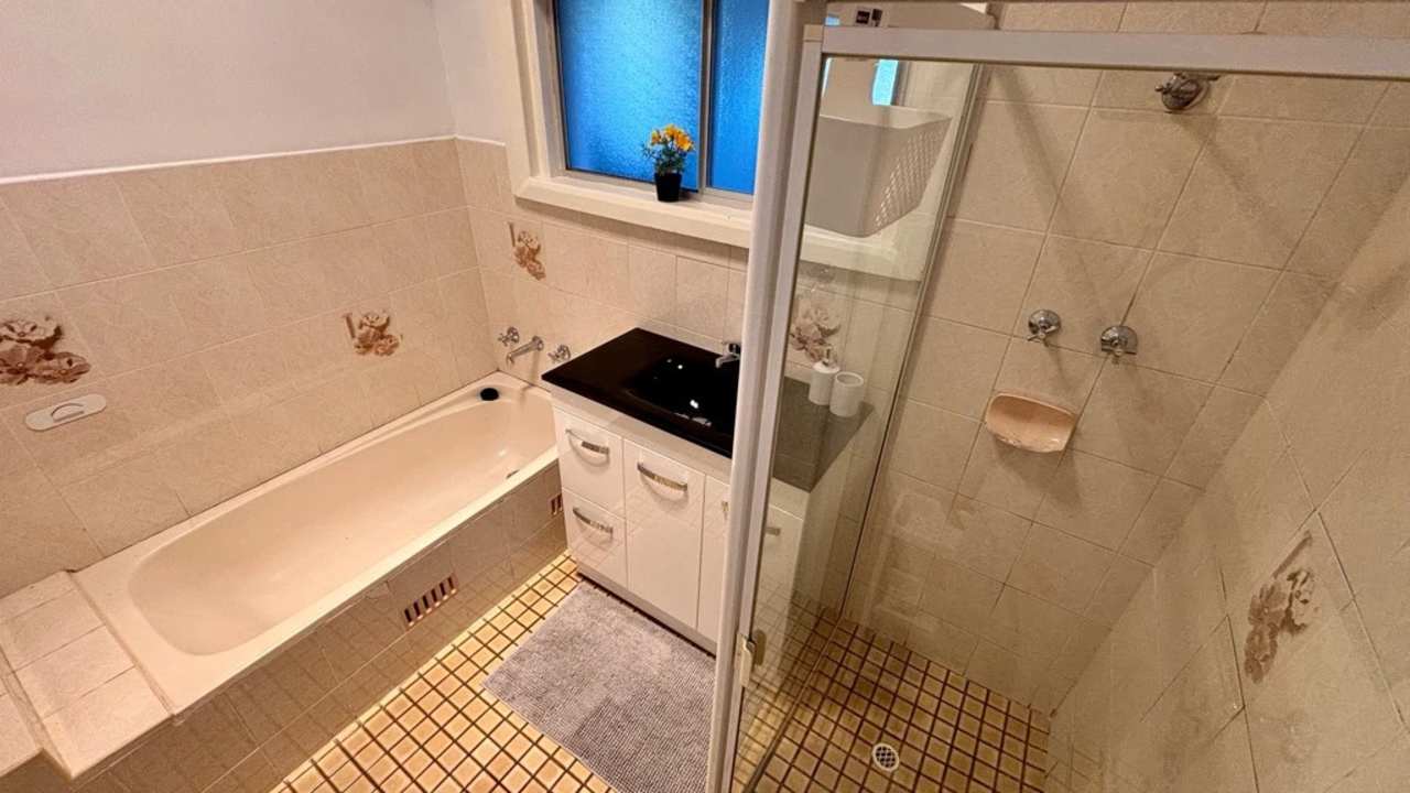 Room in a share house