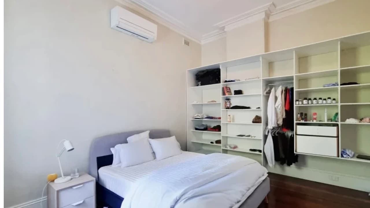 Furnished room in a share house