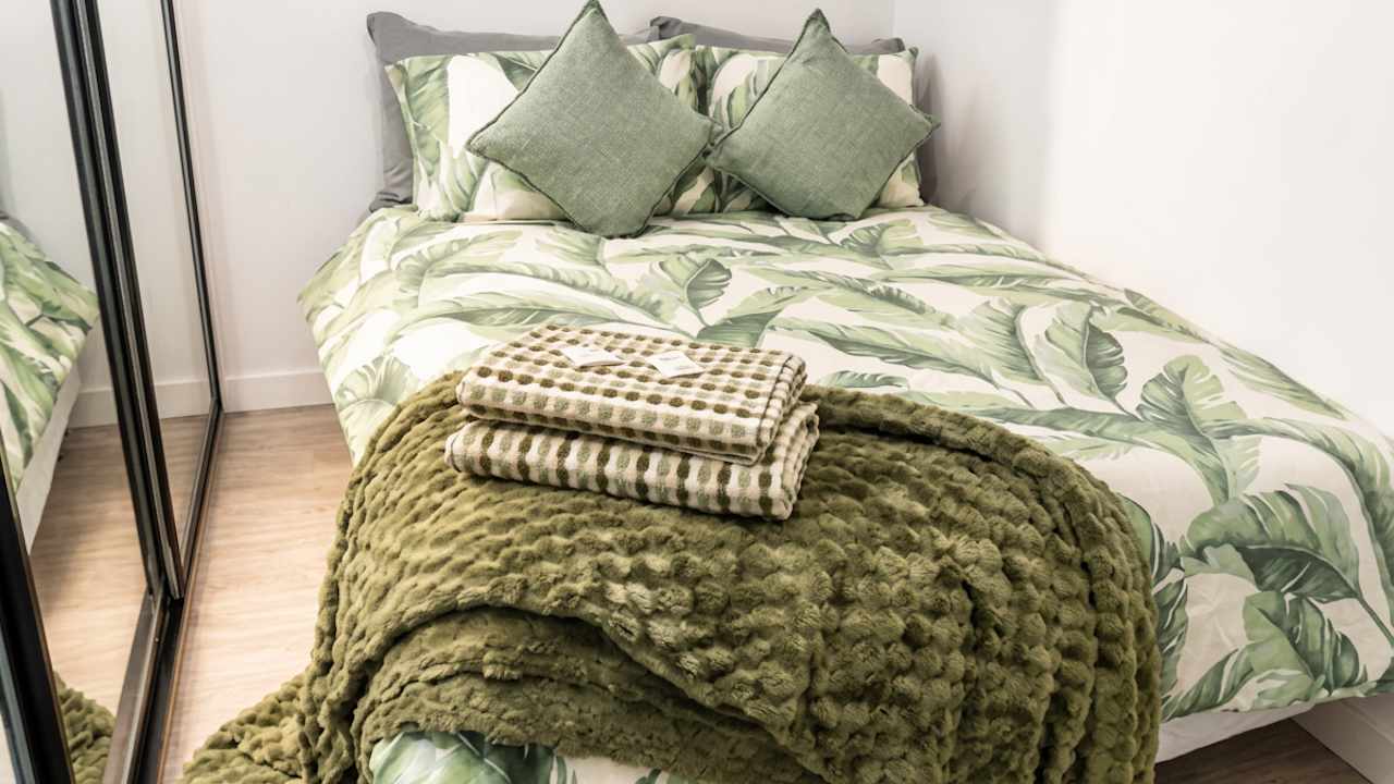 Furnished room in a share house