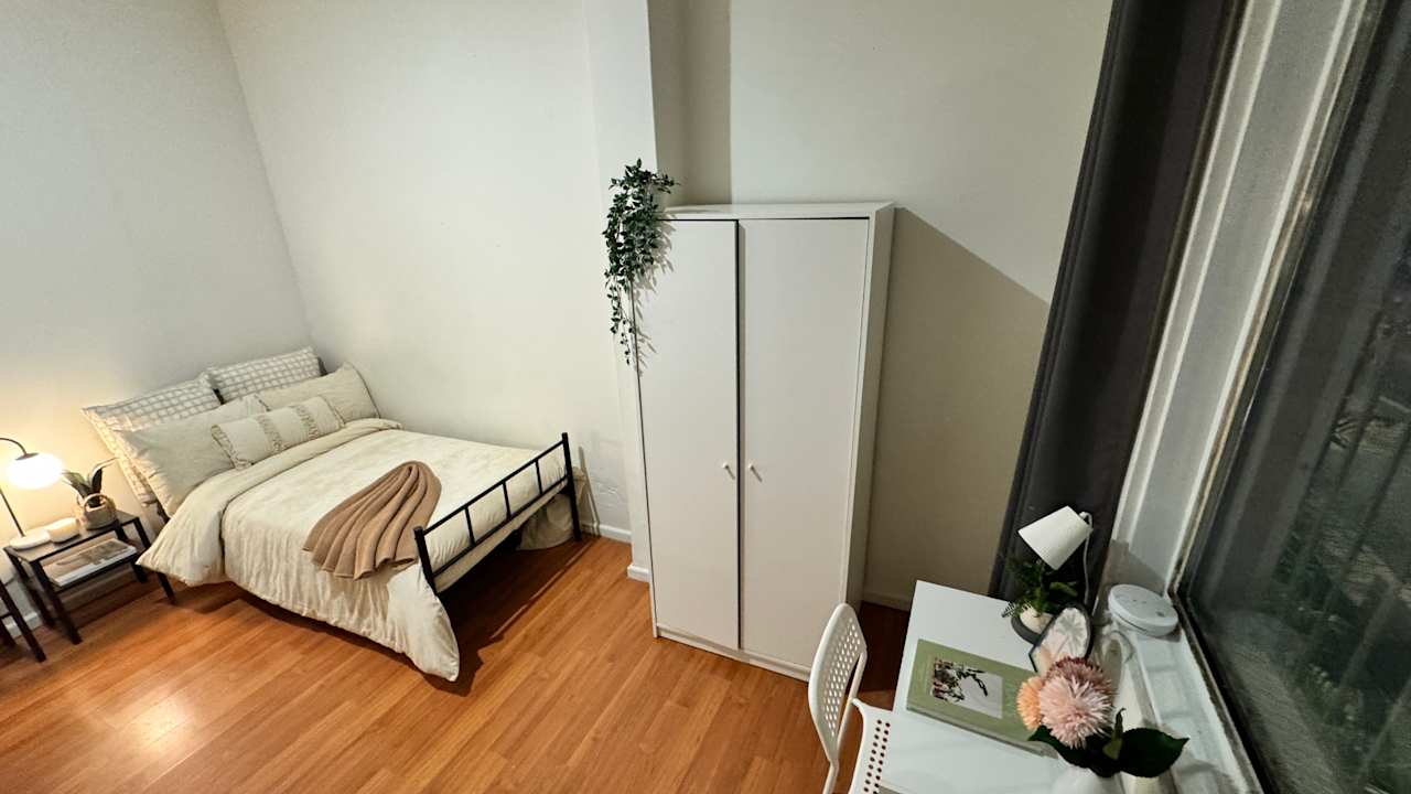 Furnished room in a flatshare