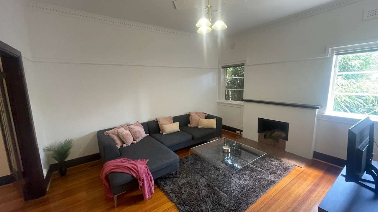 Furnished room in a flatshare