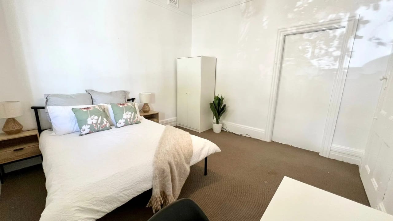 Room in a share house