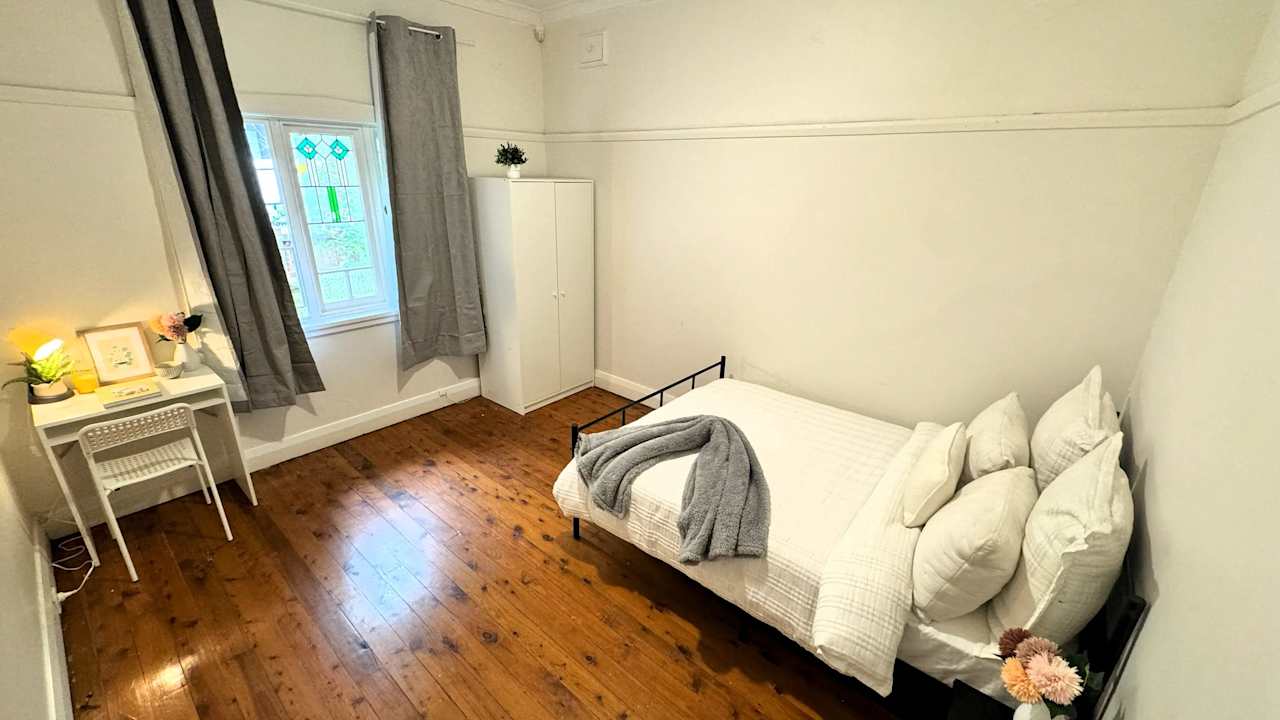 Furnished room in a share house
