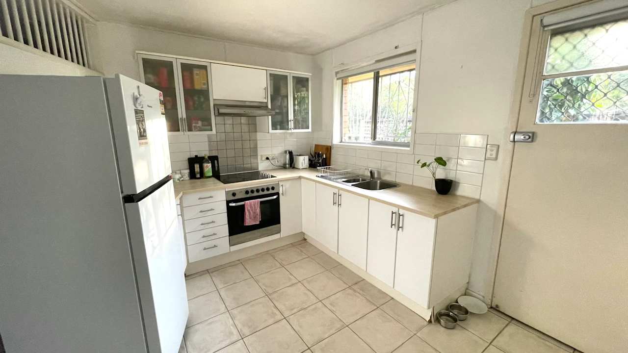 Unfurnished room in a flatshare