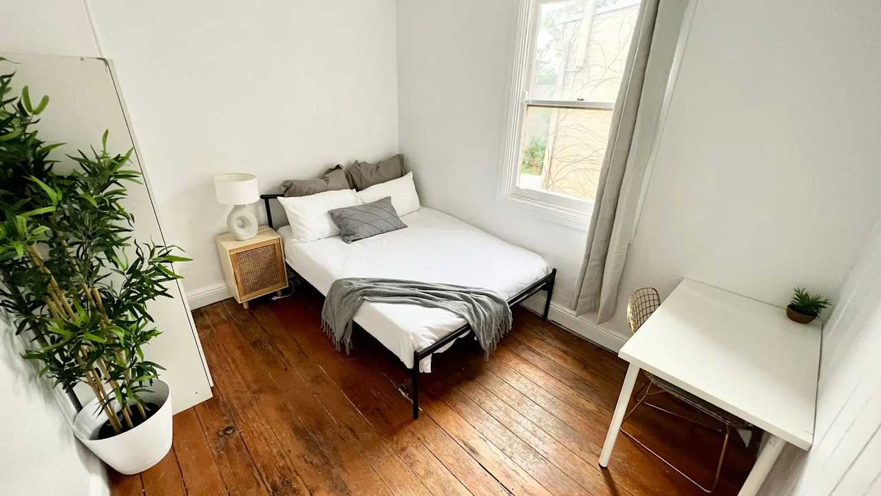 Room in a share house