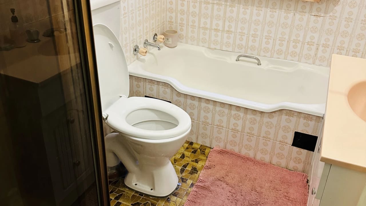 Furnished room with own bathroom