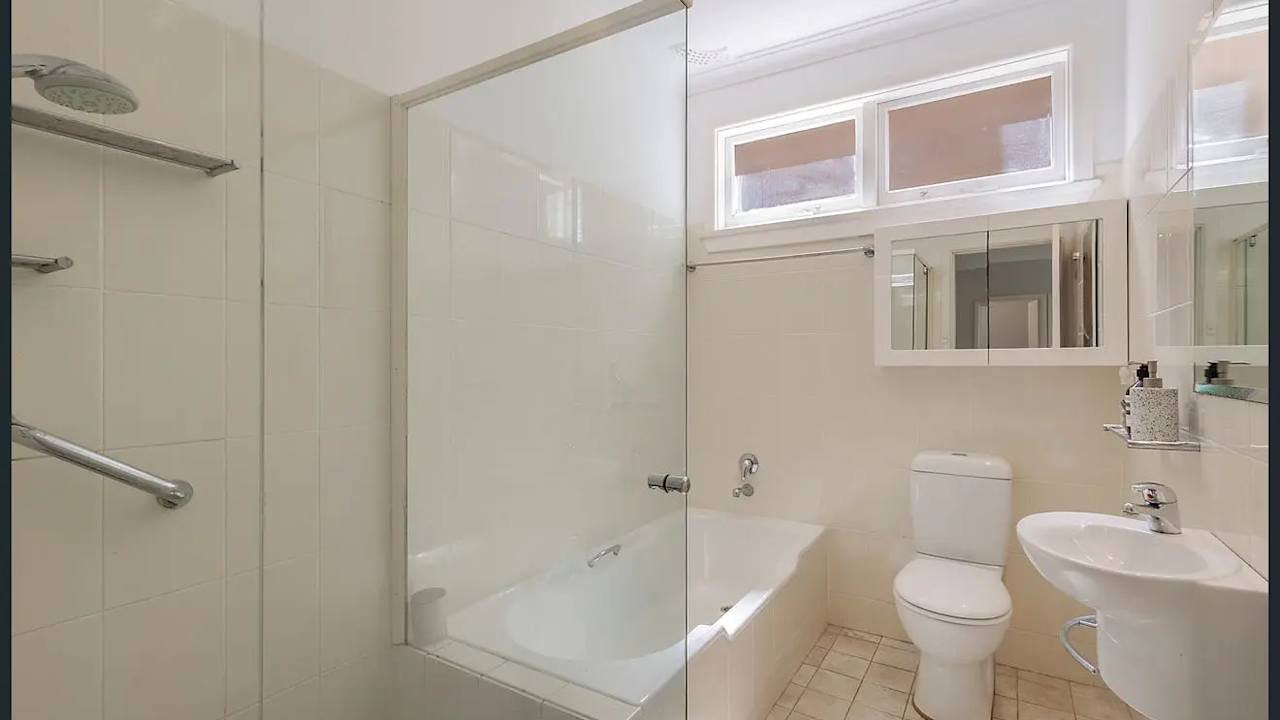 Room in a share house